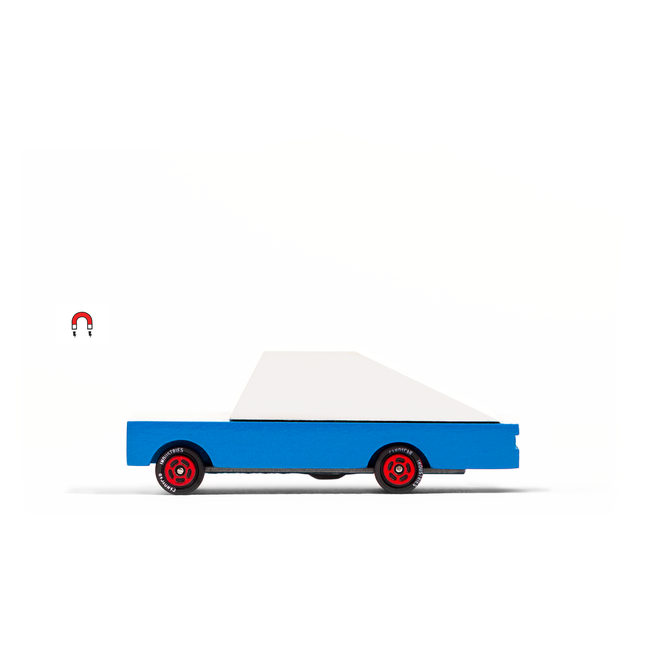 Simplified model of a truck with a blue bed and red wheels on a white background